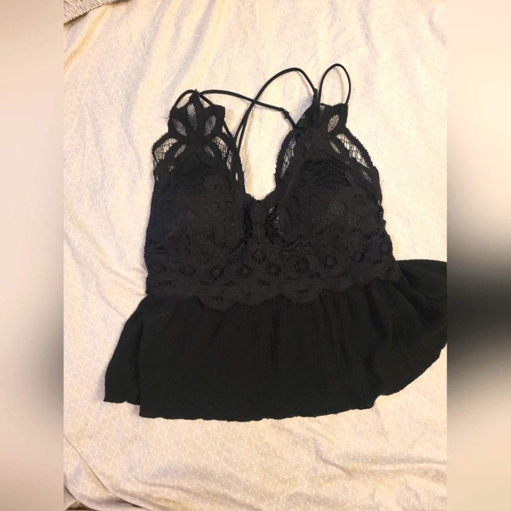 Size M Black laced shirt
